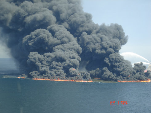 Deepwater Horizon Buring and Going down Deepwater Horizon Buring and Going down